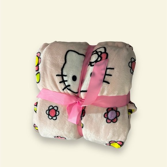 Hello kitty plush blanket - Picture 3 of 5